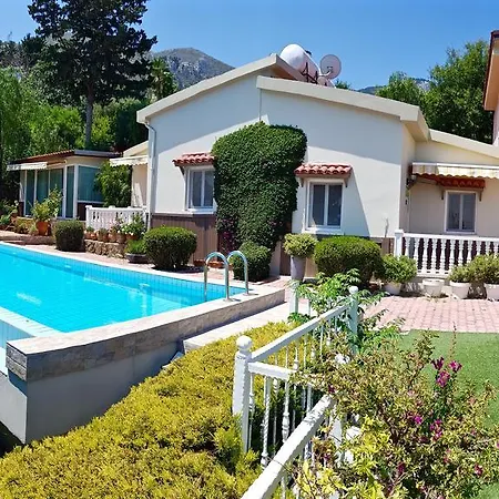 Falcon's Crest * Bellapais